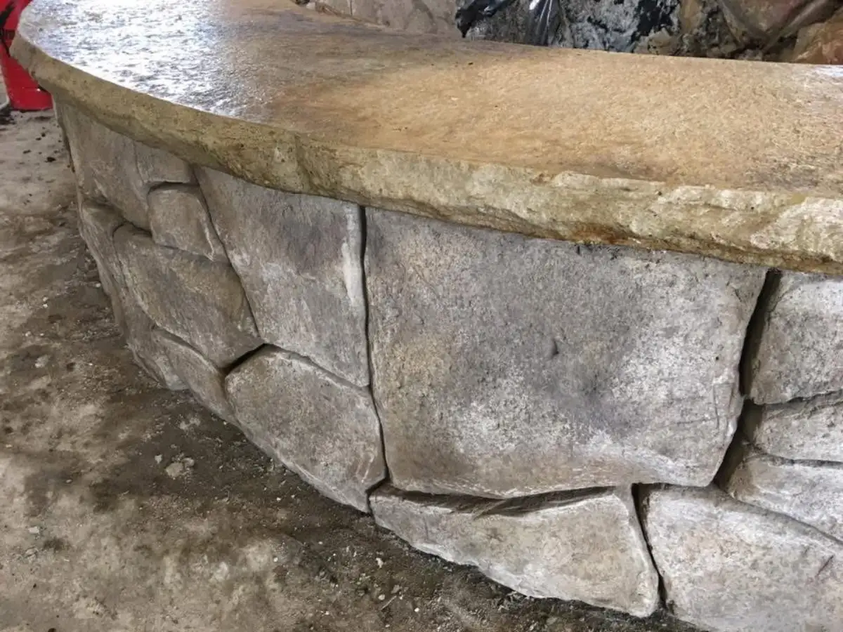 Sculpted outdoor bar counter with natural rock finish by Boulder Legacies